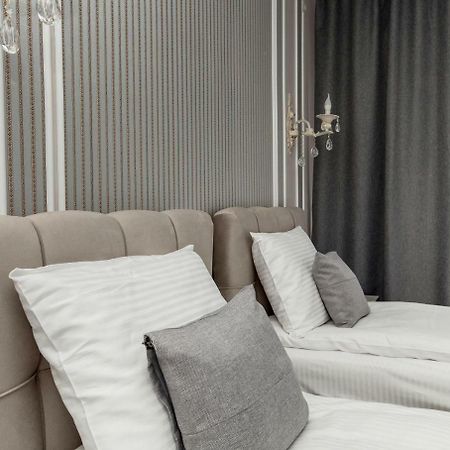 Mon Ami Hotel Ivano-Frankivsk Ngoại thất bức ảnh
