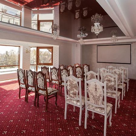 Mon Ami Hotel Ivano-Frankivsk Ngoại thất bức ảnh