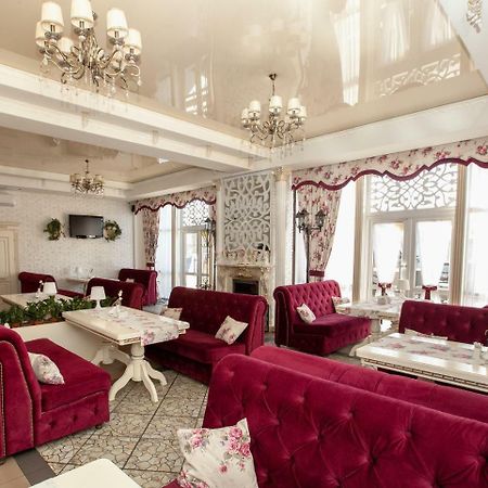 Mon Ami Hotel Ivano-Frankivsk Ngoại thất bức ảnh
