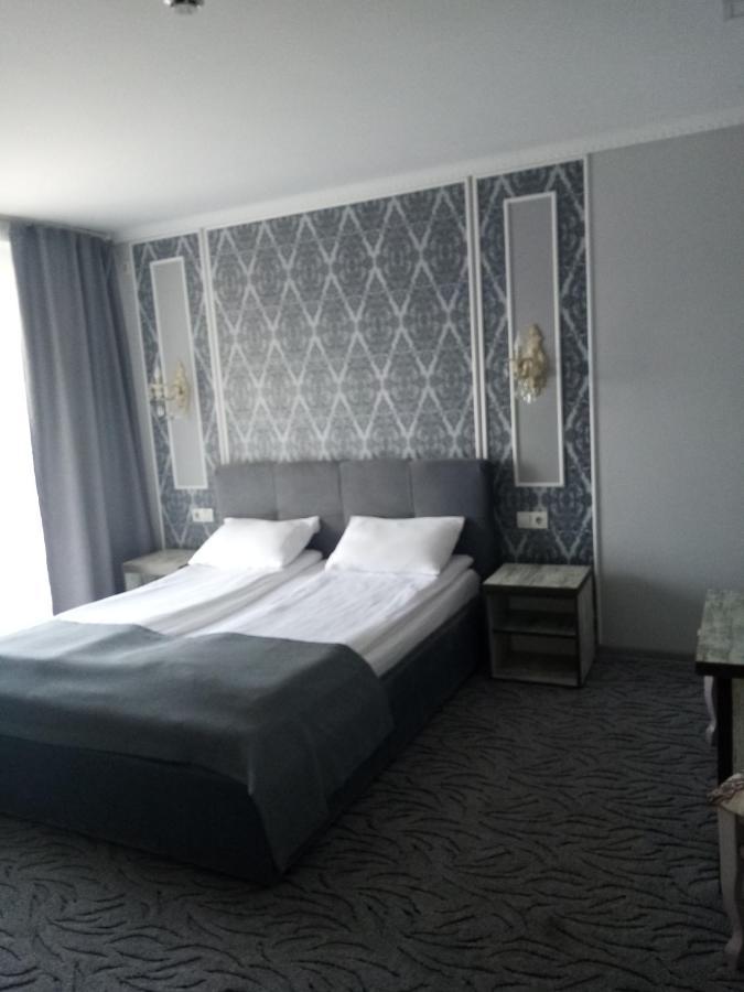 Mon Ami Hotel Ivano-Frankivsk Ngoại thất bức ảnh