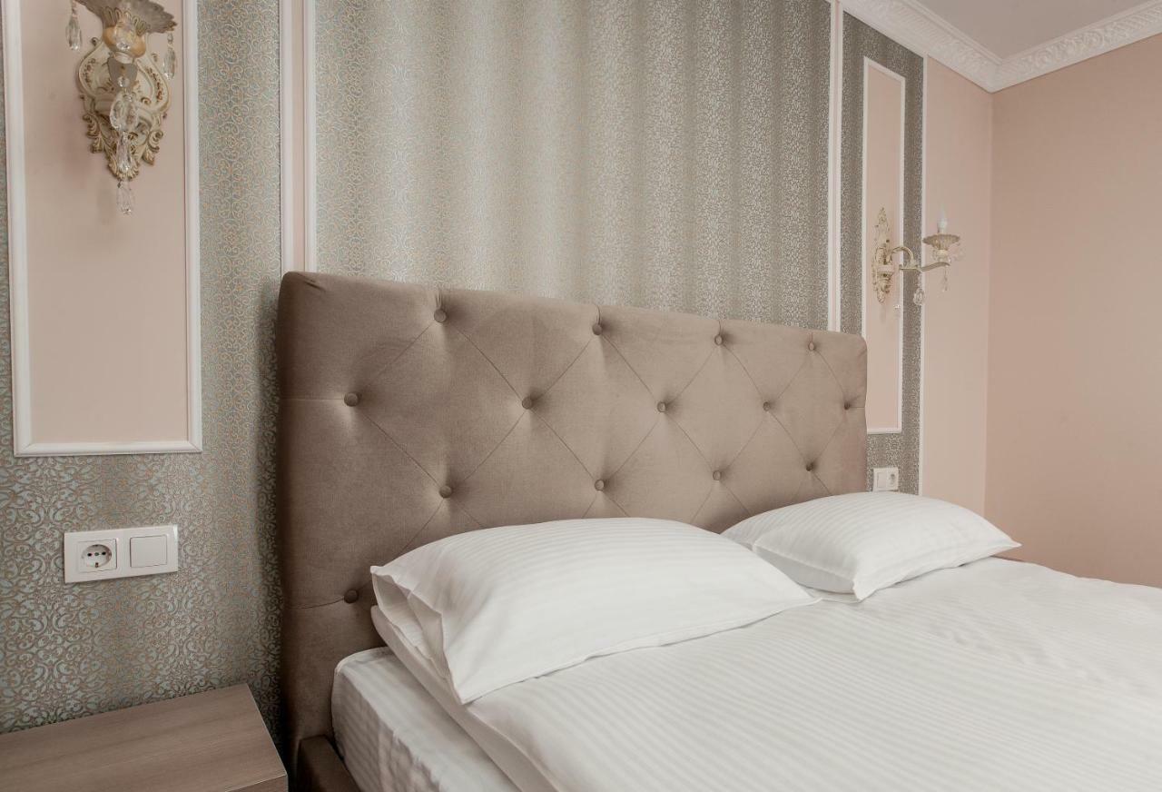 Mon Ami Hotel Ivano-Frankivsk Ngoại thất bức ảnh