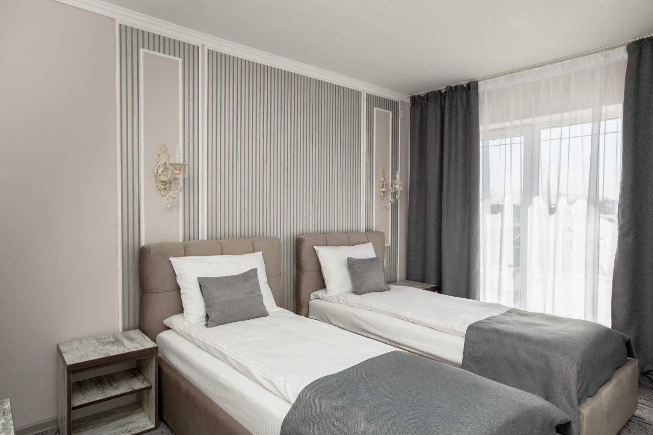 Mon Ami Hotel Ivano-Frankivsk Ngoại thất bức ảnh