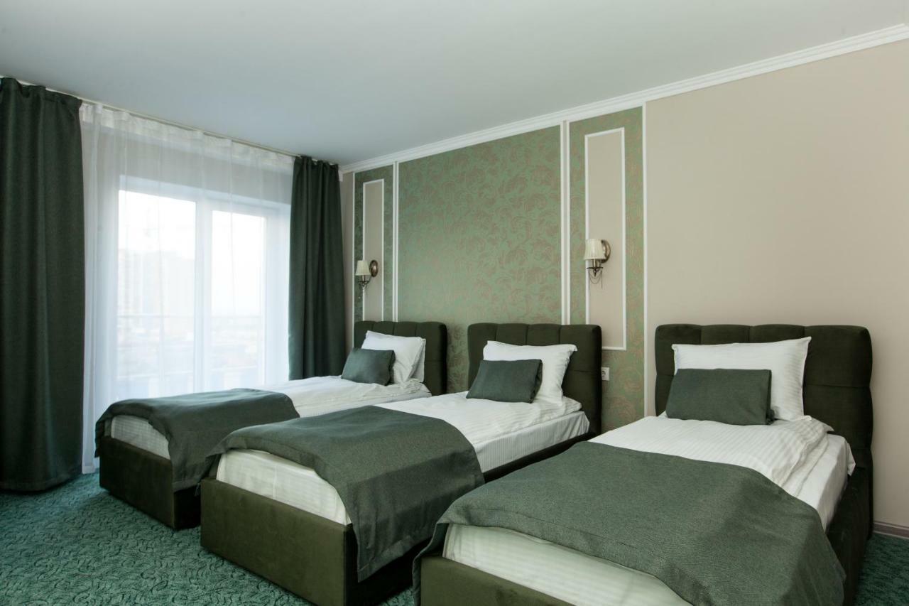 Mon Ami Hotel Ivano-Frankivsk Ngoại thất bức ảnh