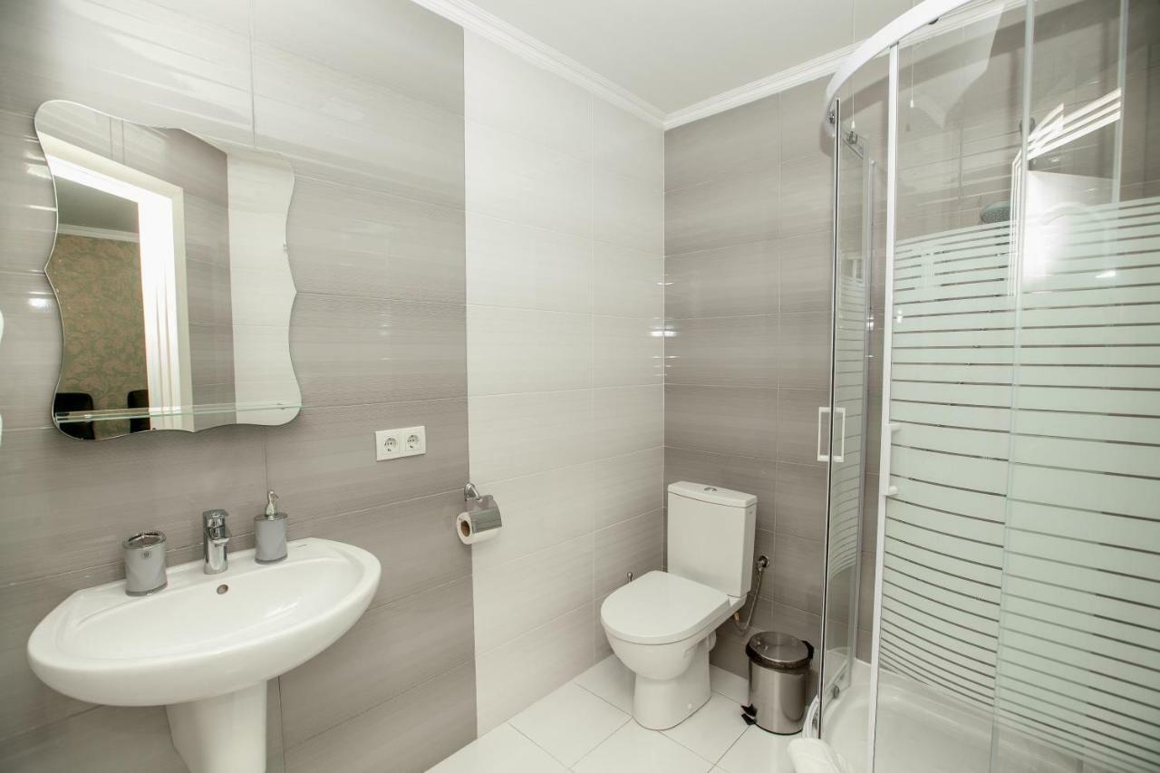 Mon Ami Hotel Ivano-Frankivsk Ngoại thất bức ảnh