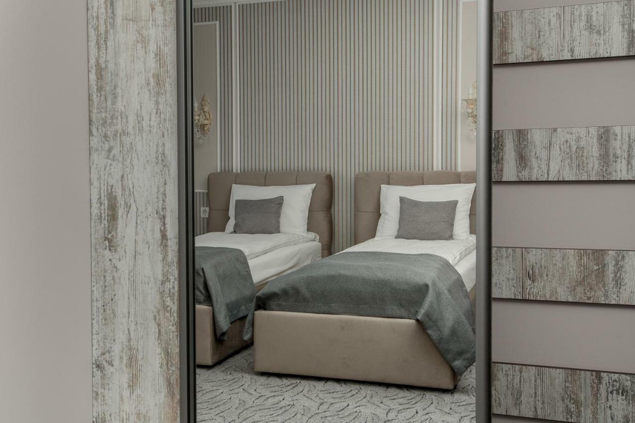 Mon Ami Hotel Ivano-Frankivsk Ngoại thất bức ảnh