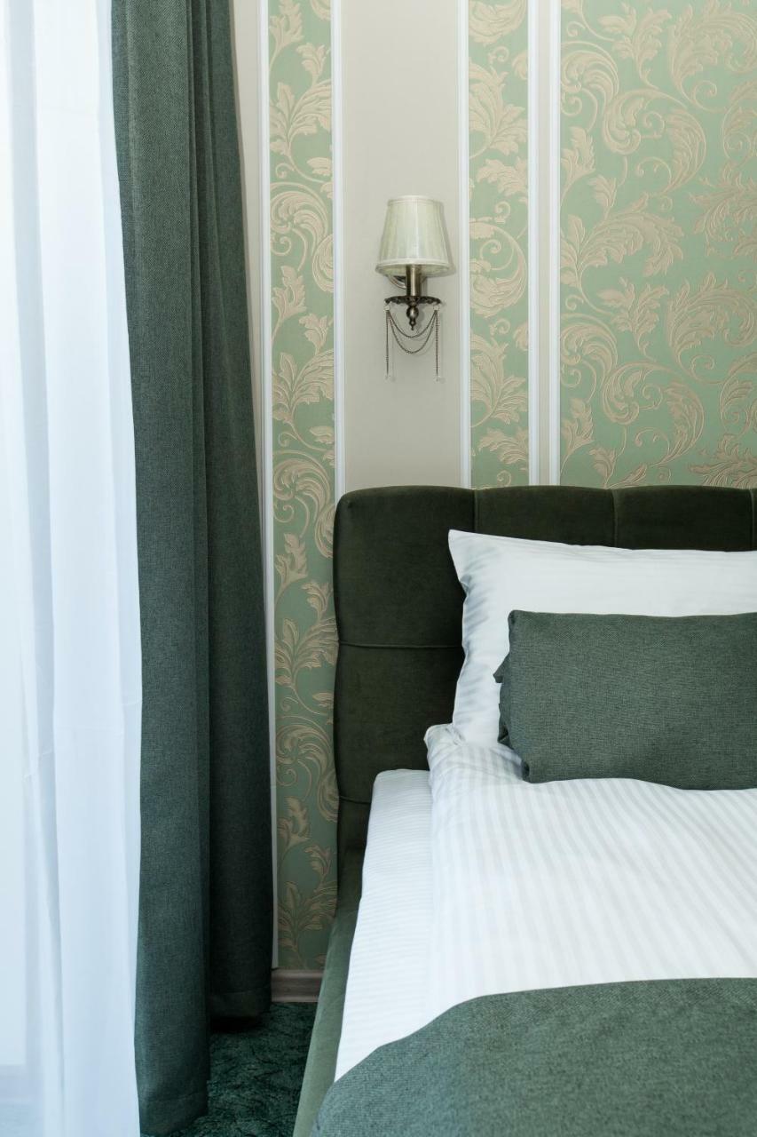 Mon Ami Hotel Ivano-Frankivsk Ngoại thất bức ảnh