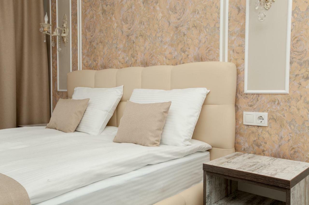 Mon Ami Hotel Ivano-Frankivsk Ngoại thất bức ảnh