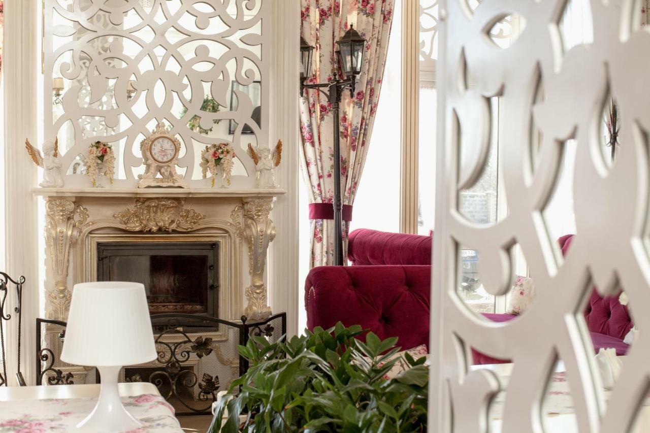 Mon Ami Hotel Ivano-Frankivsk Ngoại thất bức ảnh