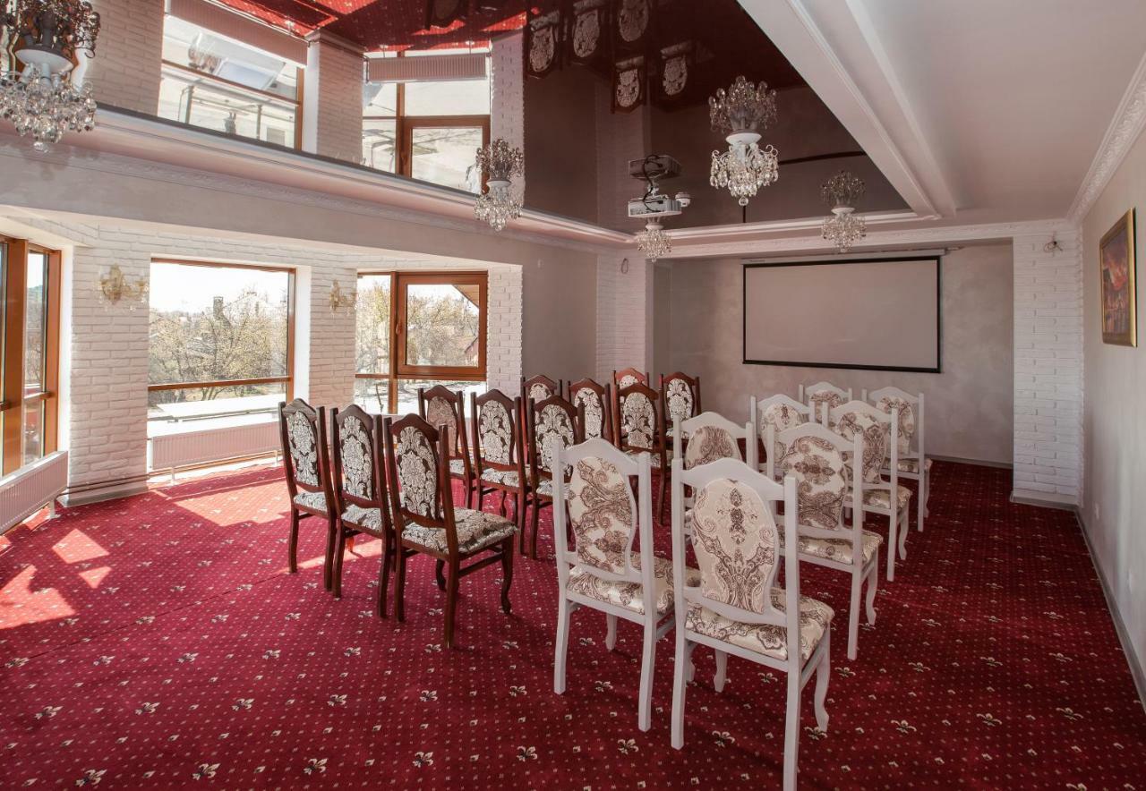 Mon Ami Hotel Ivano-Frankivsk Ngoại thất bức ảnh