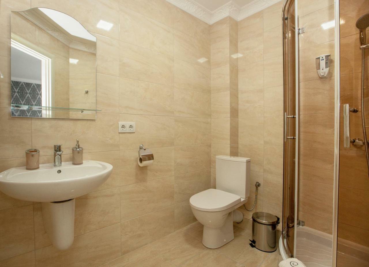 Mon Ami Hotel Ivano-Frankivsk Ngoại thất bức ảnh