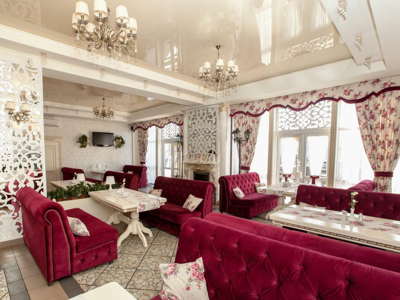 Mon Ami Hotel Ivano-Frankivsk Ngoại thất bức ảnh
