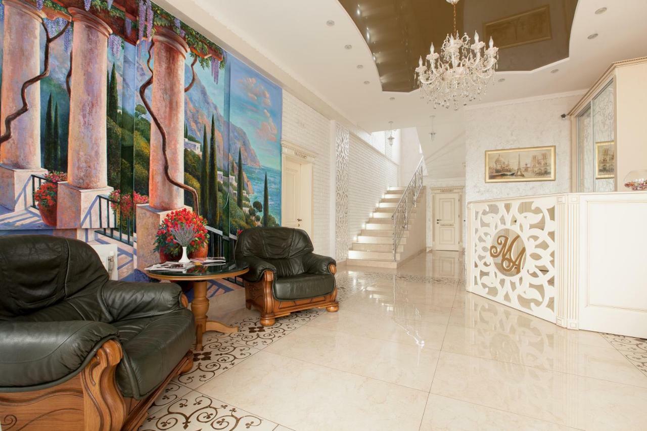 Mon Ami Hotel Ivano-Frankivsk Ngoại thất bức ảnh