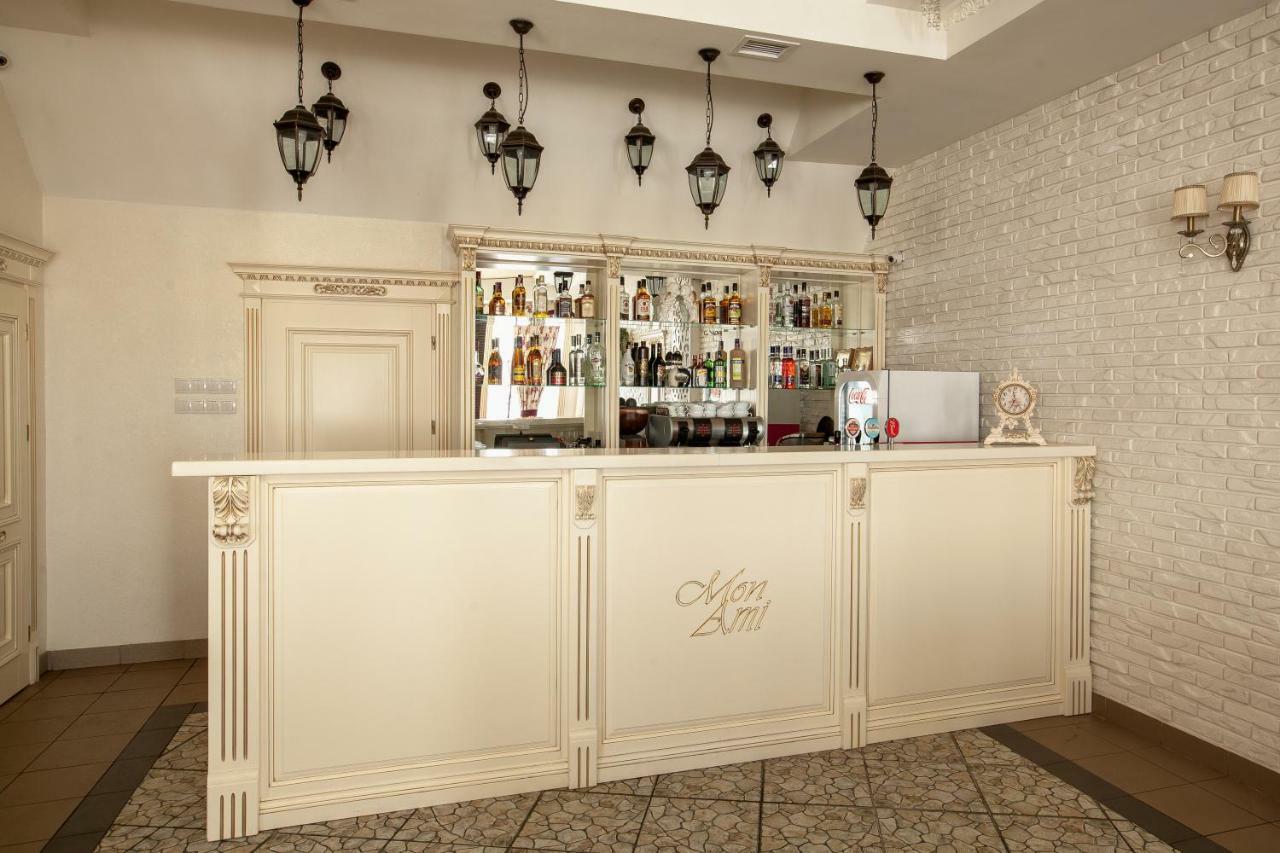 Mon Ami Hotel Ivano-Frankivsk Ngoại thất bức ảnh