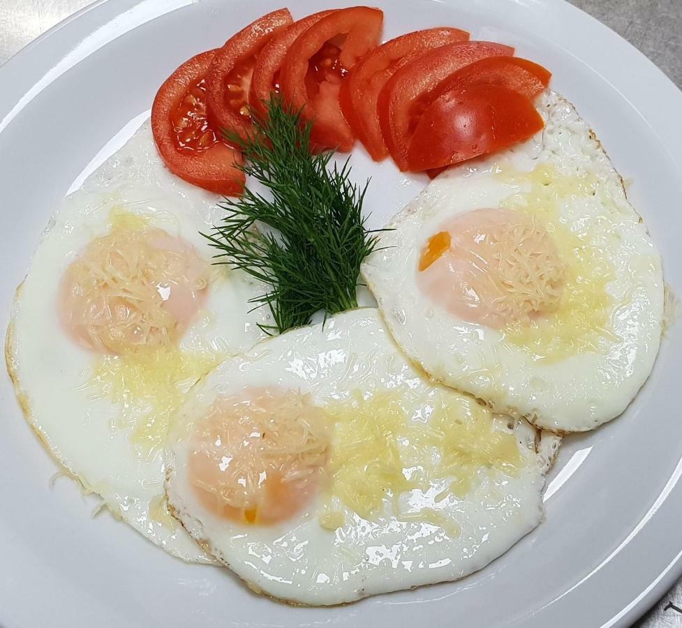 Mon Ami Hotel Ivano-Frankivsk Ngoại thất bức ảnh